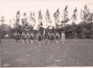 HGI pige opvisningshold på idrætspladsen i Havdrup 1949